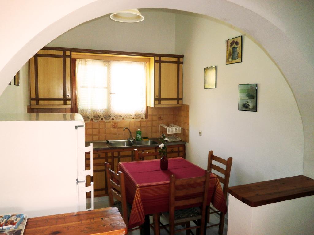 Paraskevi Apartments Ypsos Chambre photo